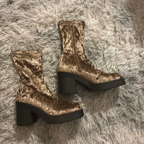 Steve Madden Klayton taupe velour lugged heel boot NWOT 7.5 - Picture 2 of 5